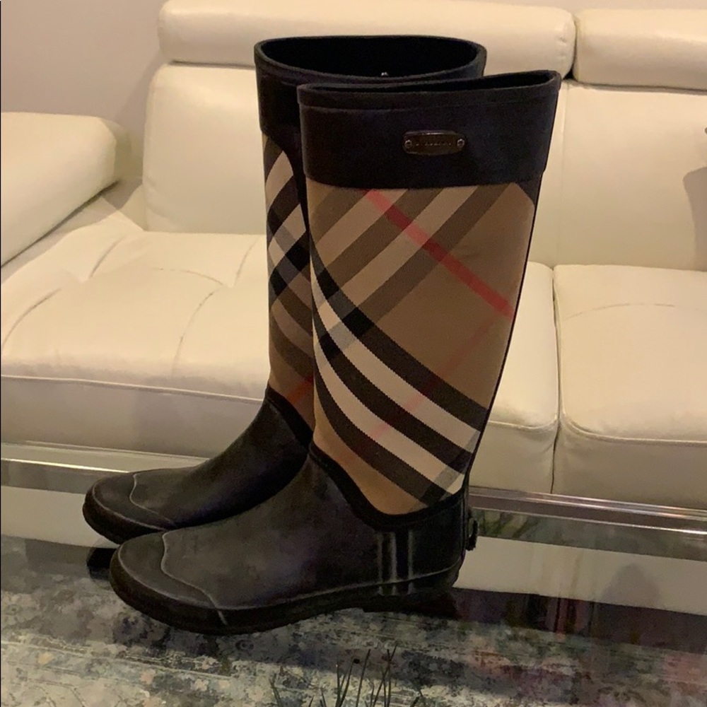 Burberry rain boots - Picture 3 of 8